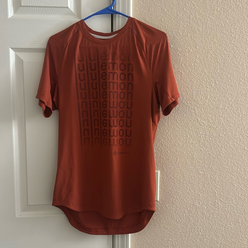 Lululemon Drysense Training Short Sleeve Shirt *Motif RDRK Size Small ORANGE
